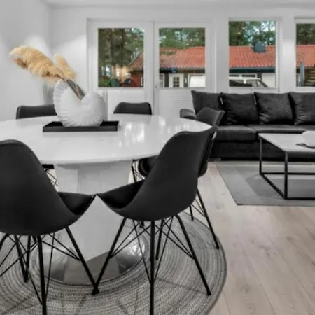Med 4 Soverom Holiday home